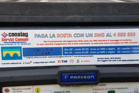 Pagamento parcheggio con app e sms